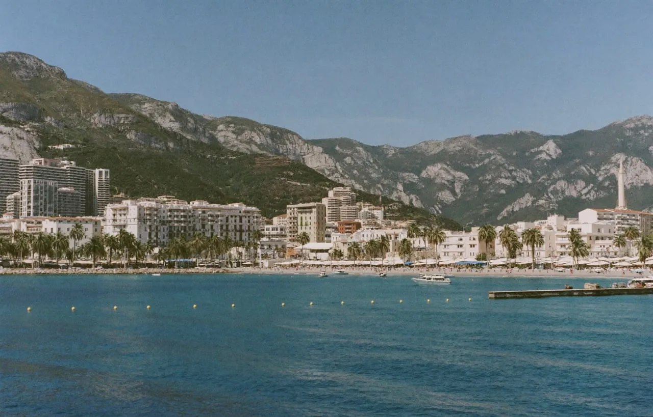 Ajaccio et son golfe, le front de mer et les montagnes